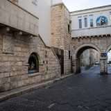 Prima di entrare, ritorniamo su largo Chiurlia per dirigerci su via Corridoni, l� dove sul retro di San Giuseppe...
